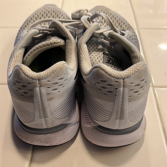 Nike womens zoom Pegasus running shoe, 6.5 - Picture 3 of 7